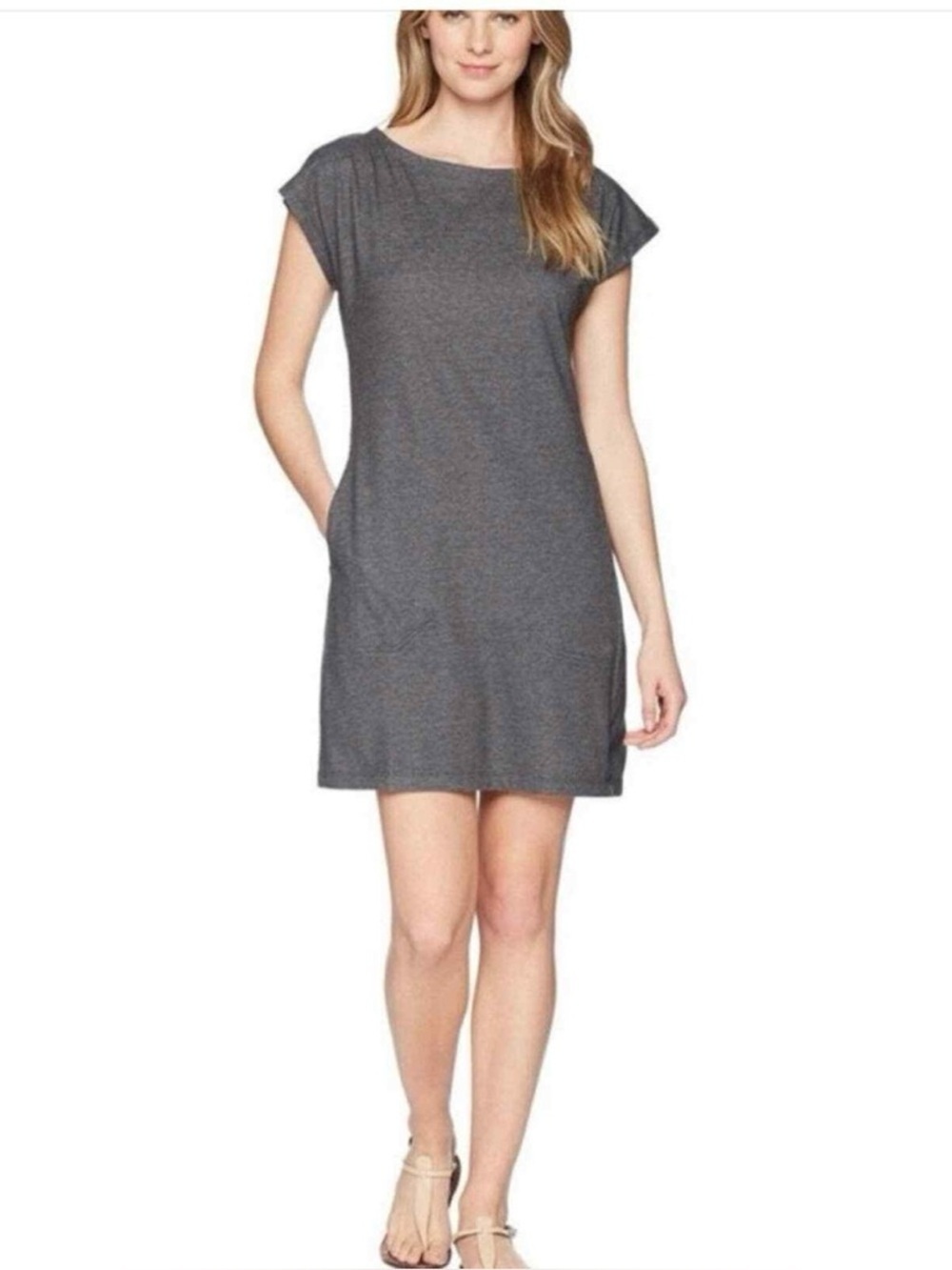 Arc’Teryx grey short sleeve Serinda sport dress size small pockets